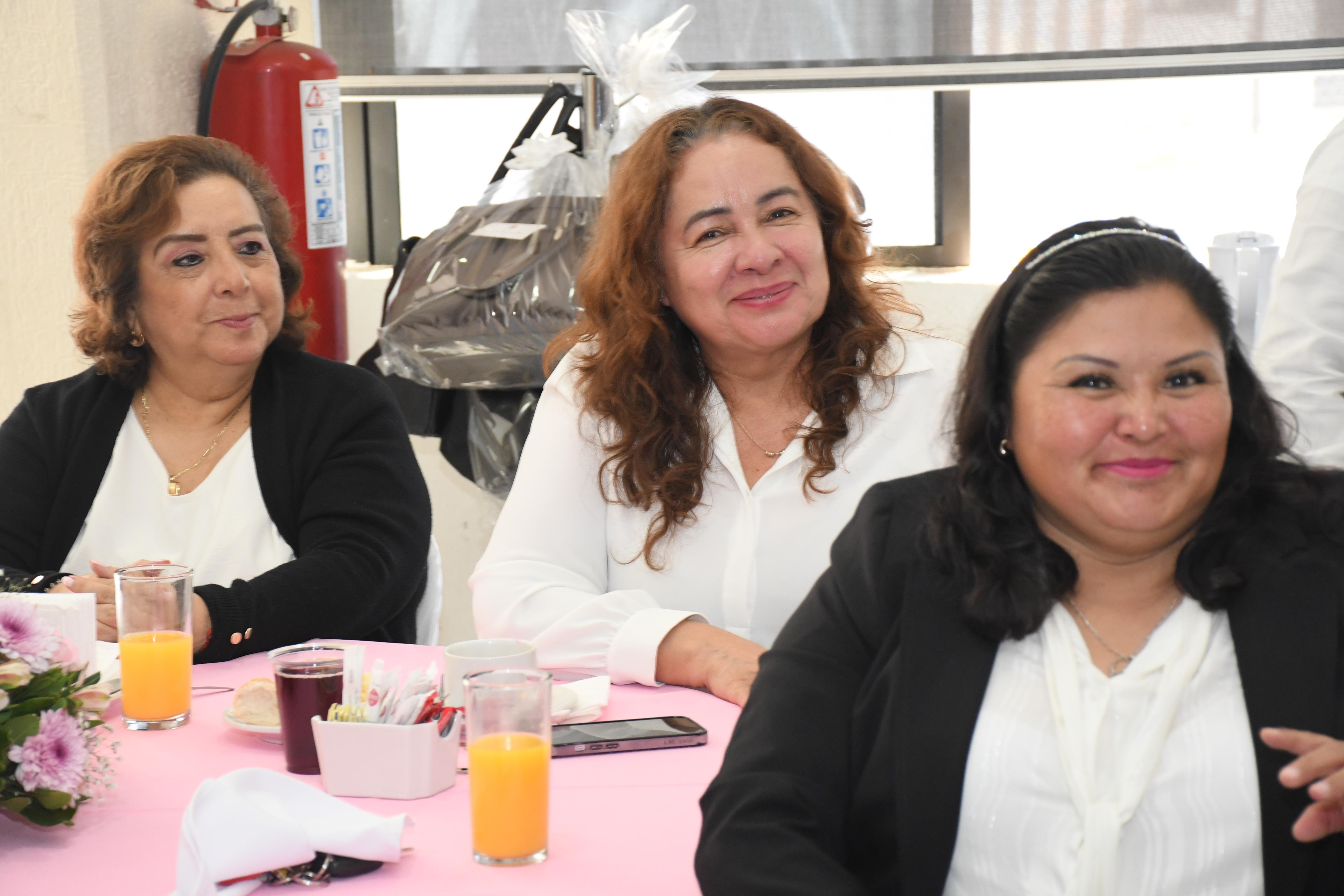 Desayuno por el Día de la Secretaria